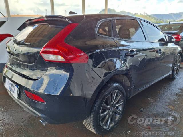 2015 VOLVO V40 