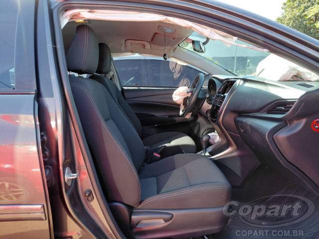 2025 TOYOTA YARIS SEDA 