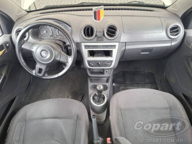 2015 VOLKSWAGEN VOYAGE 