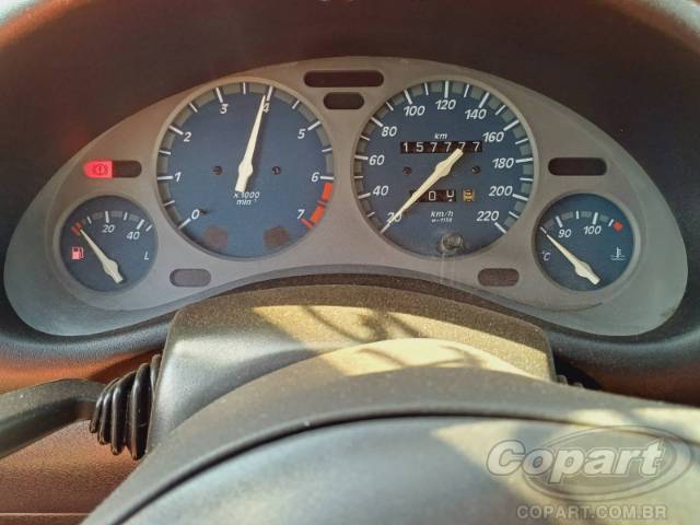 2000 CHEVROLET CORSA SEDAN 