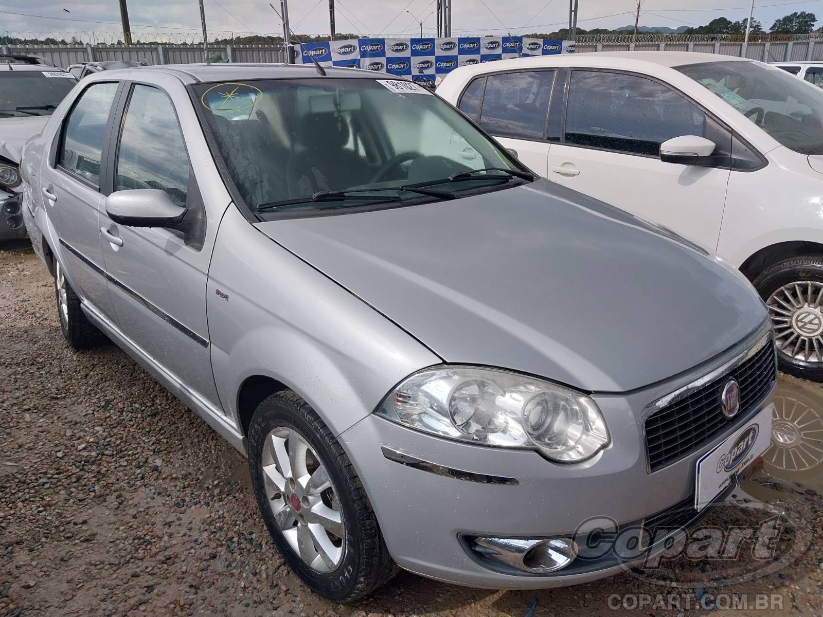 Fiat Siena Essence 1.6 16V E.torQ 2011 Pequena Monta