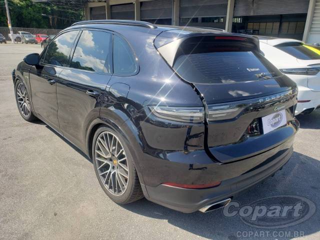 2021 PORSCHE CAYENNE 