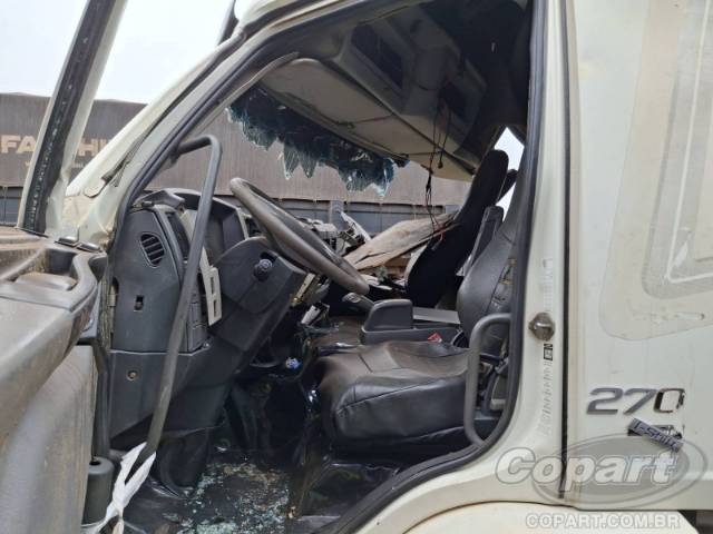 2015 VOLVO VM 