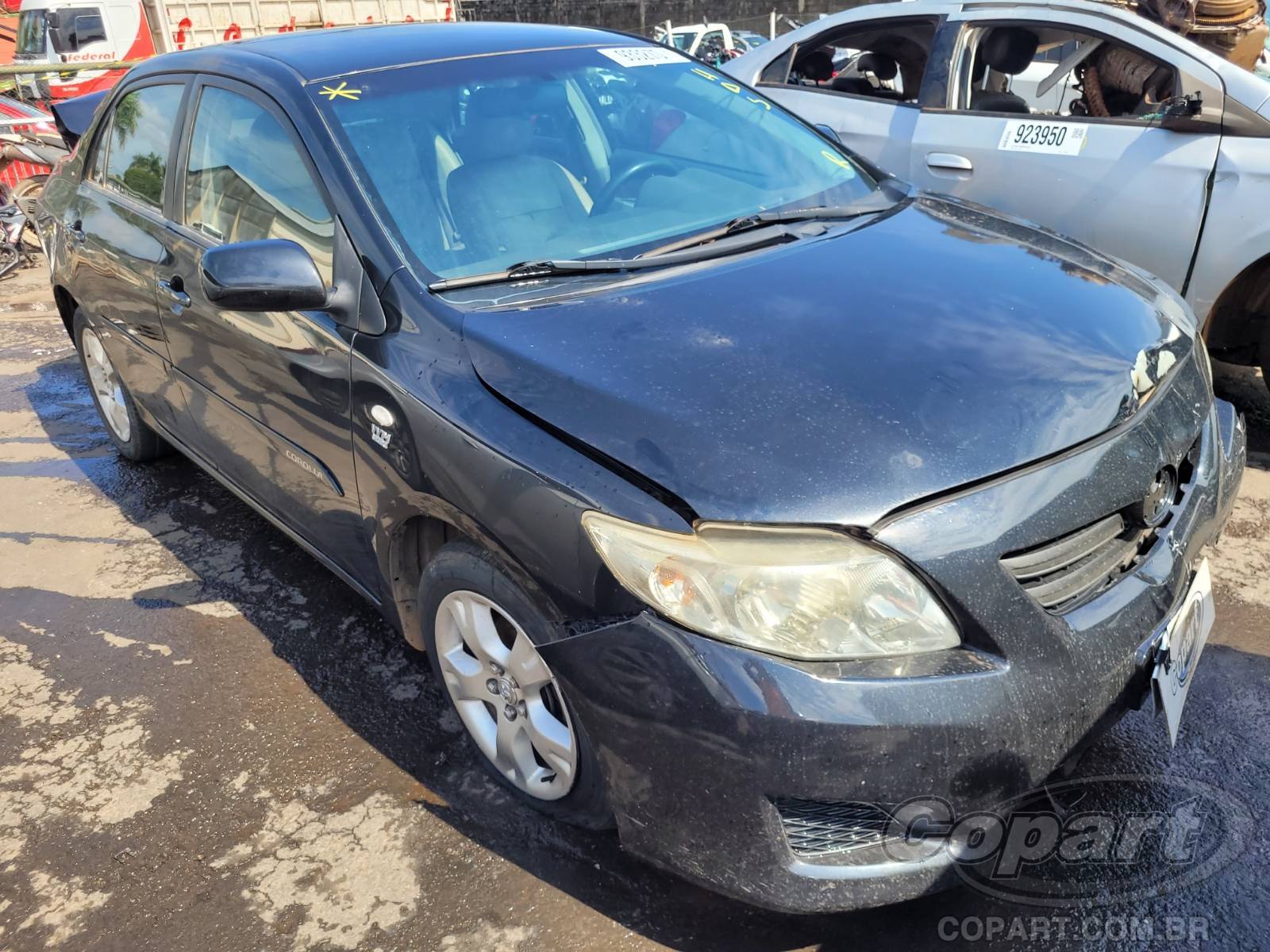 Veículo Toyota Corolla Toyota Corolla XLI 1.8 16V 2011 Médio Dano Traseiro 2011 em leilão