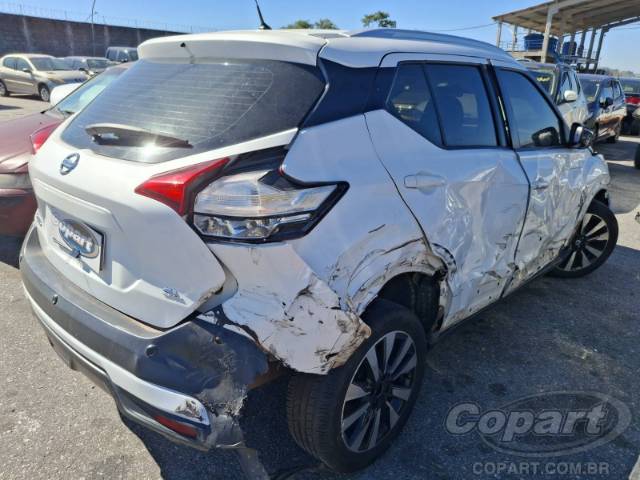 2017 NISSAN KICKS 