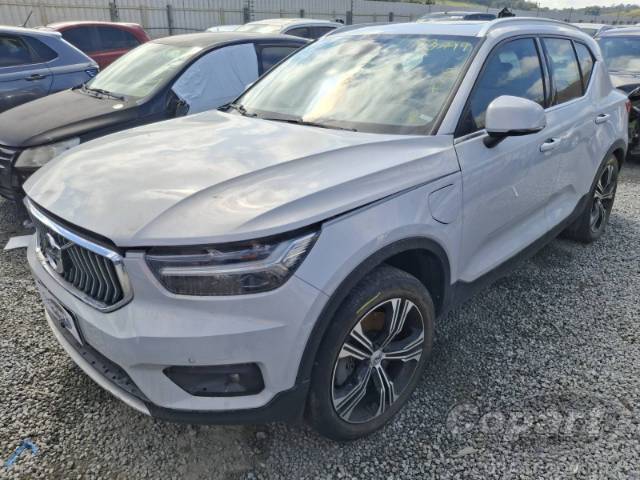 2022 VOLVO XC40 