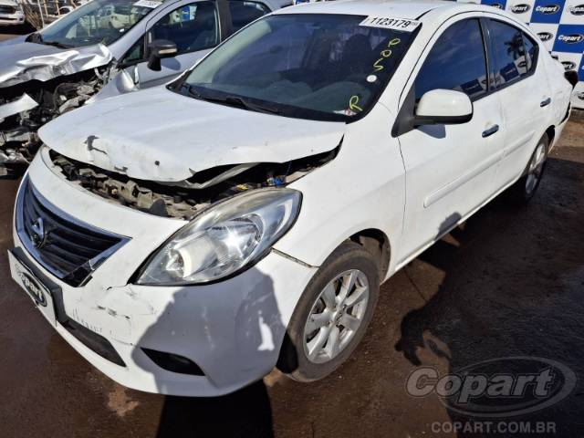 2014 NISSAN VERSA 