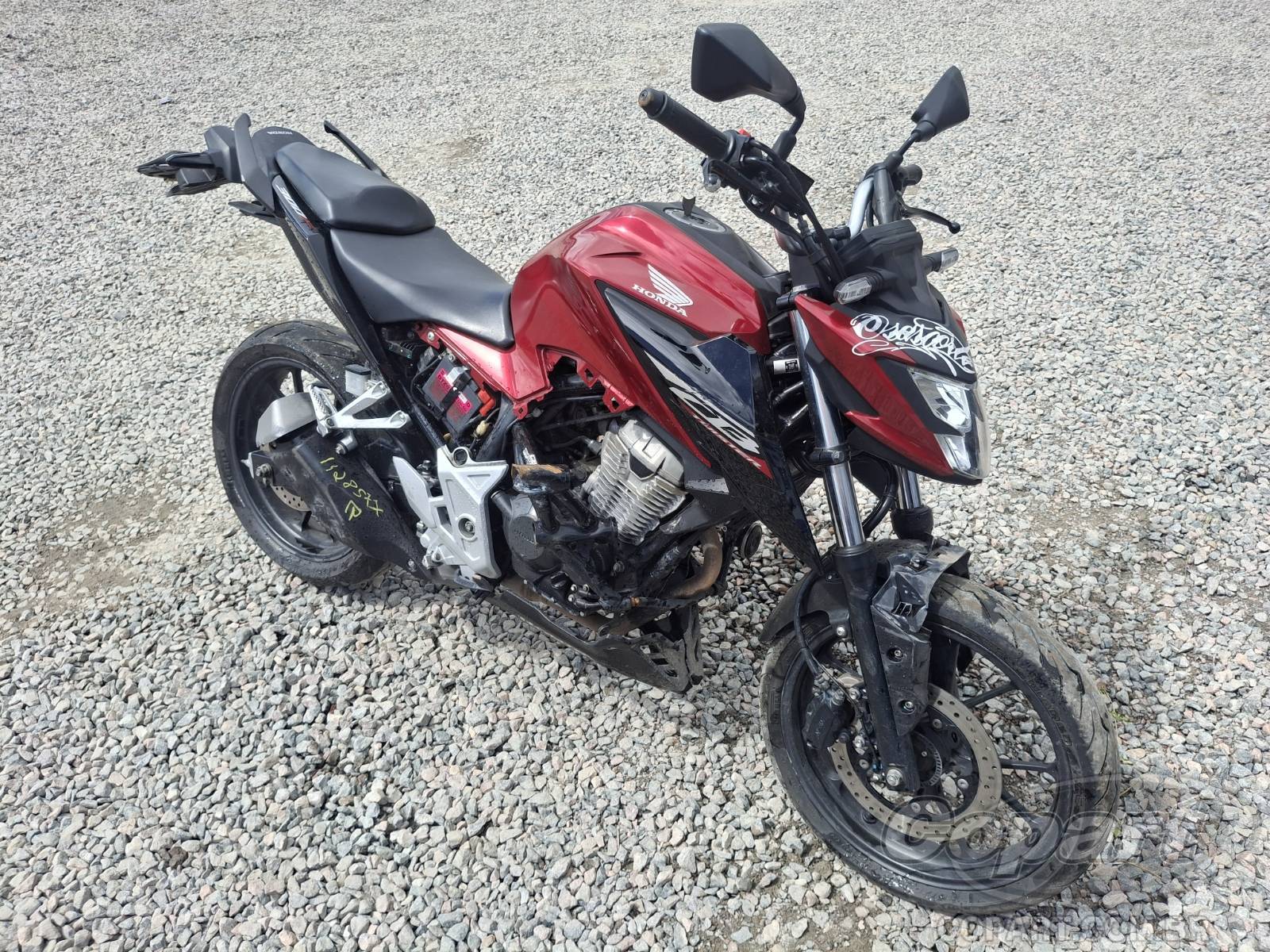 Honda CB 300f 2025 em leilão