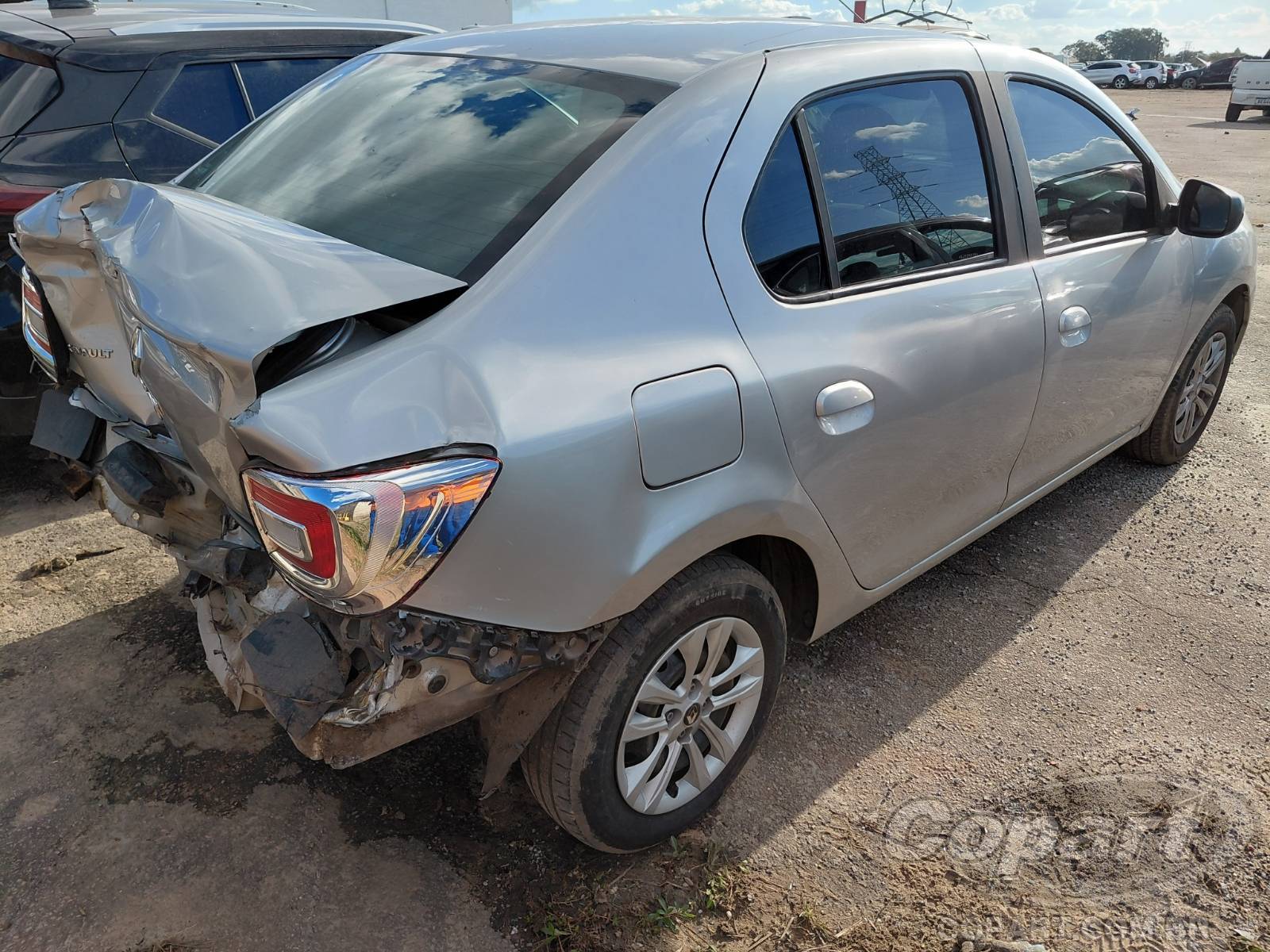 2016 RENAULT LOGAN — foto 4 de 11