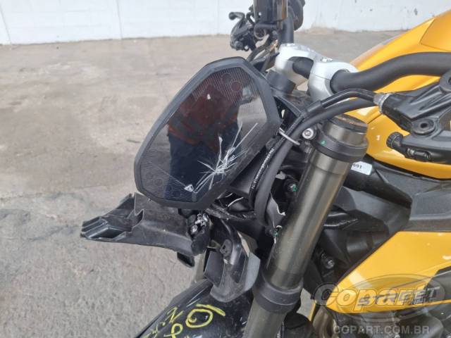 2025 TRIUMPH STREET TRIPLE 