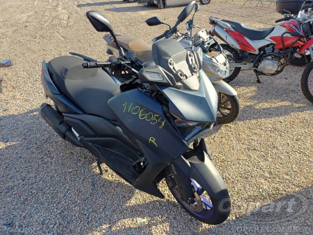 2025 YAMAHA XMAX 