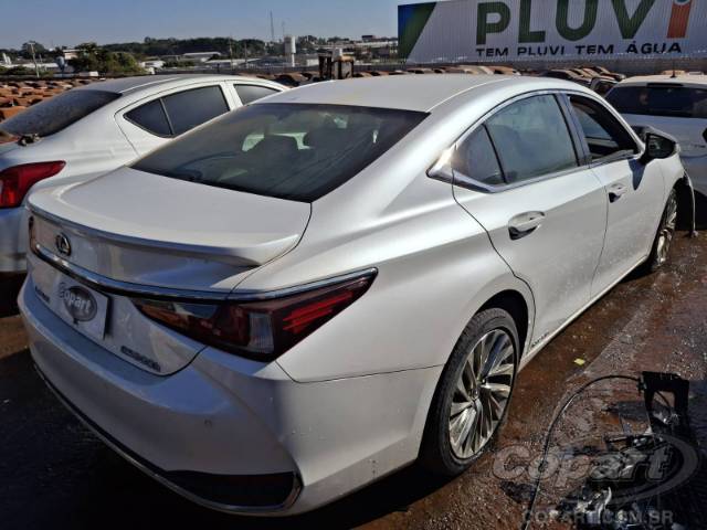 2019 LEXUS ES 