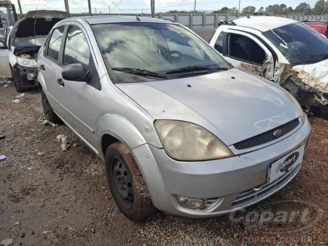 2005 FORD FIESTA SEDAN 