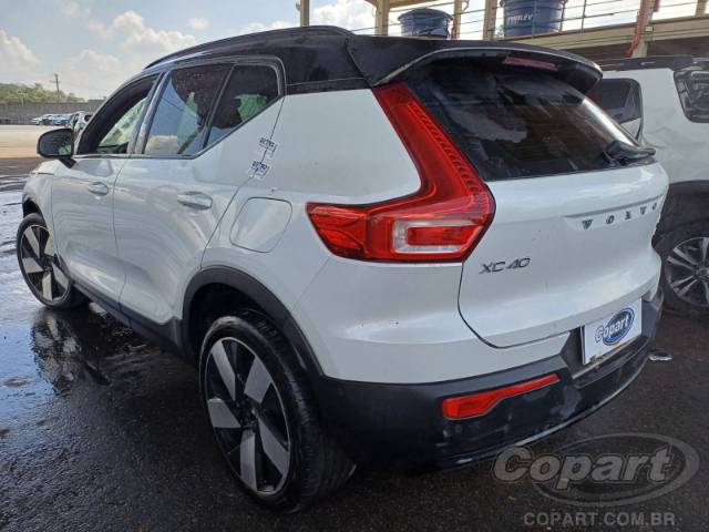 2023 VOLVO XC40 