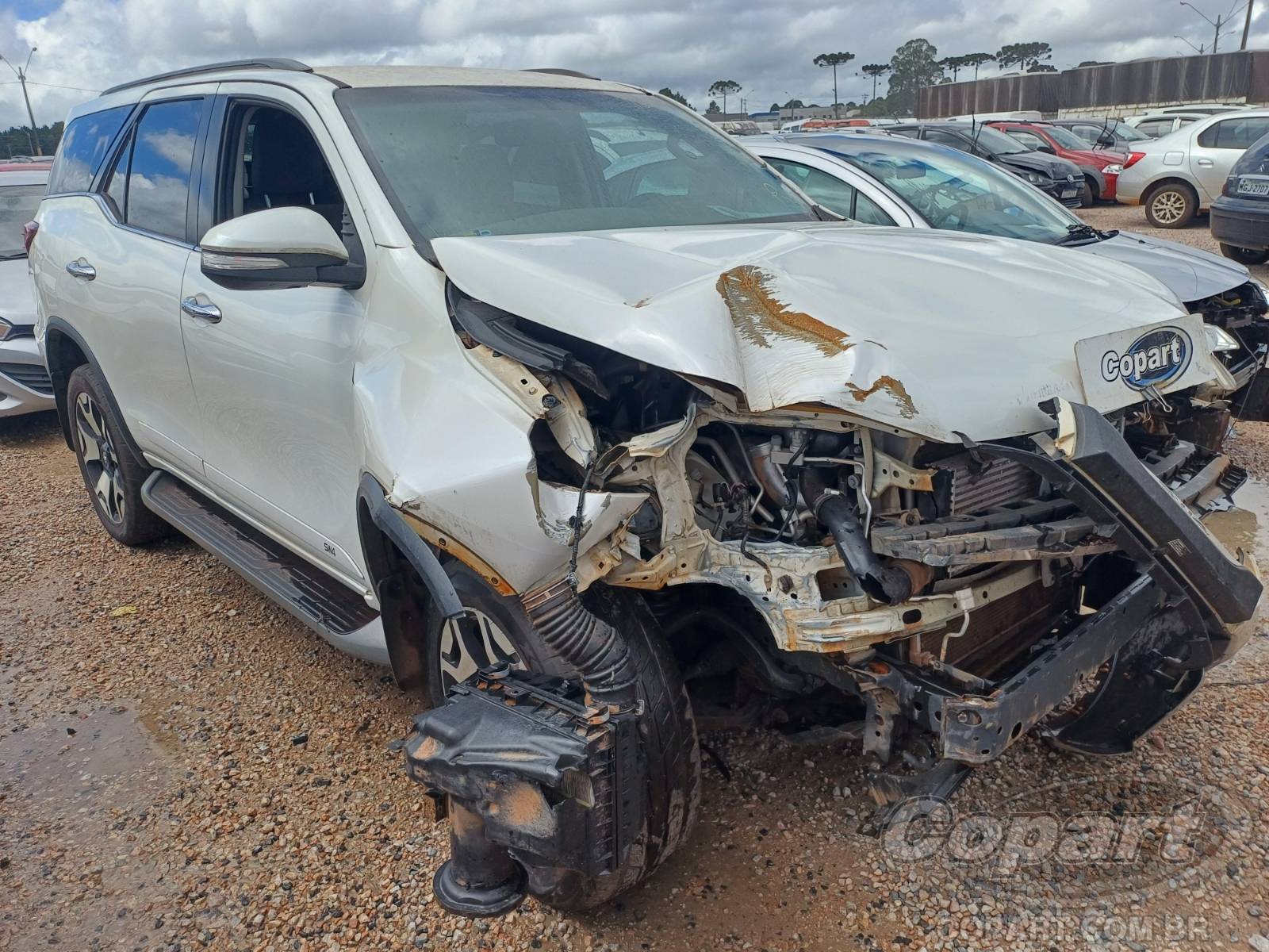 Veículo Toyota Hilux Toyota Hilux SW4 SRX 2.8 D-4D Turbo 2016 Médio Dano Frontal 2016 em leilão