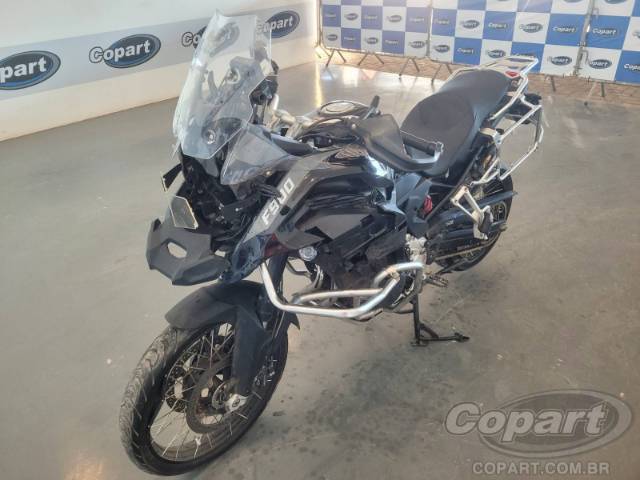 2025 BMW F 900 