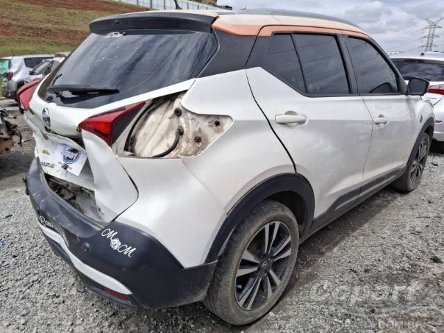 2017 NISSAN KICKS 