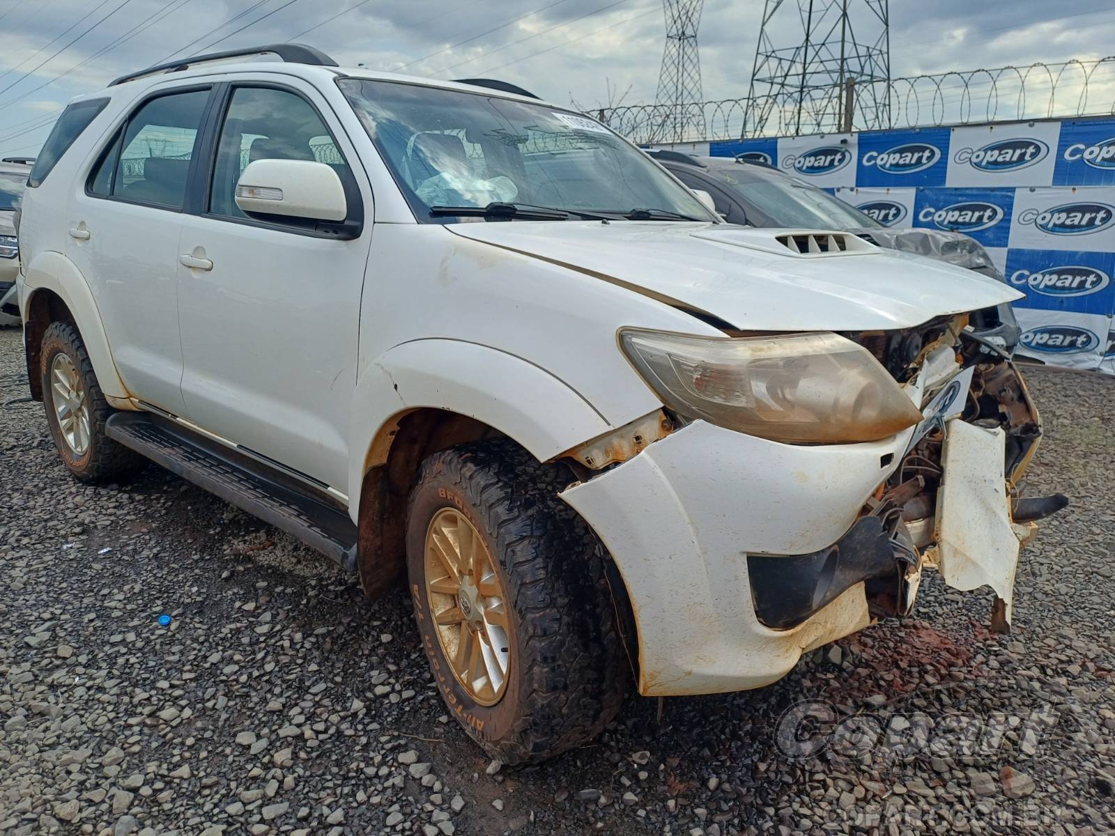 Veículo Toyota Hilux Toyota Hilux SW4 3.0 D-4D Turbo 2015 2015 em leilão