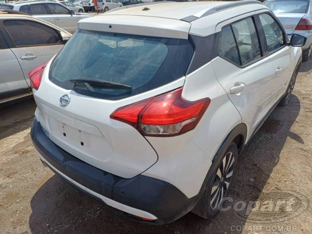 2017 NISSAN KICKS 