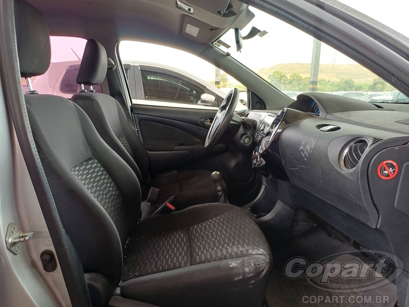 2014 TOYOTA ETIOS SEDA — foto 5 de 11