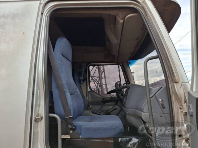 2010 VOLVO VM 