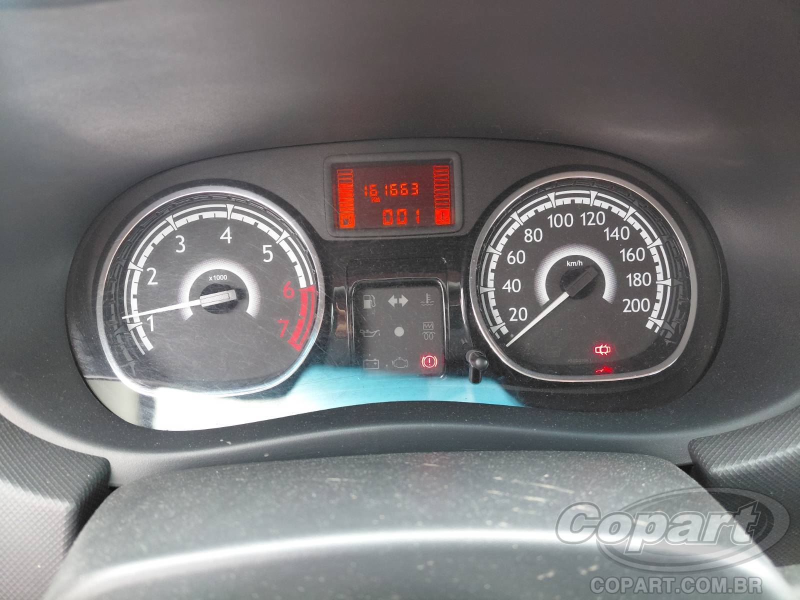 Foto 8 de 15: 2014 RENAULT SANDERO