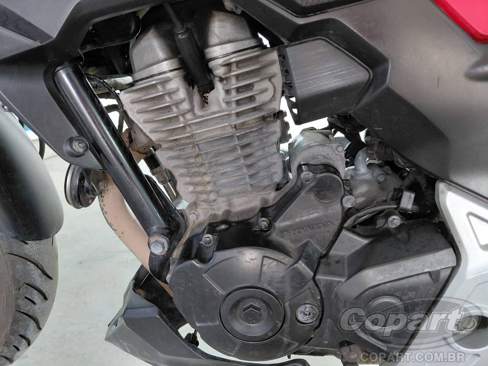 Foto 6 de 10: 2023 HONDA CB 300F