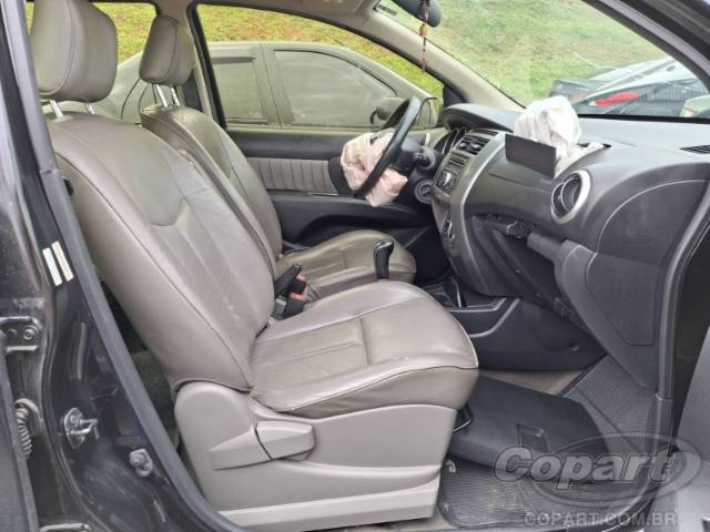 2010 NISSAN GRAND LIVINA 