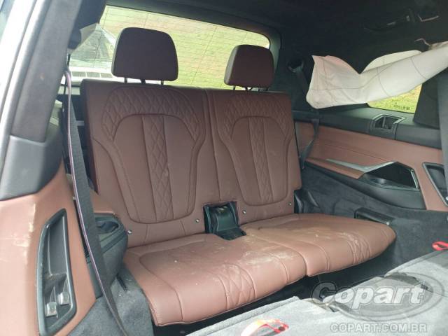 2025 BMW X7 