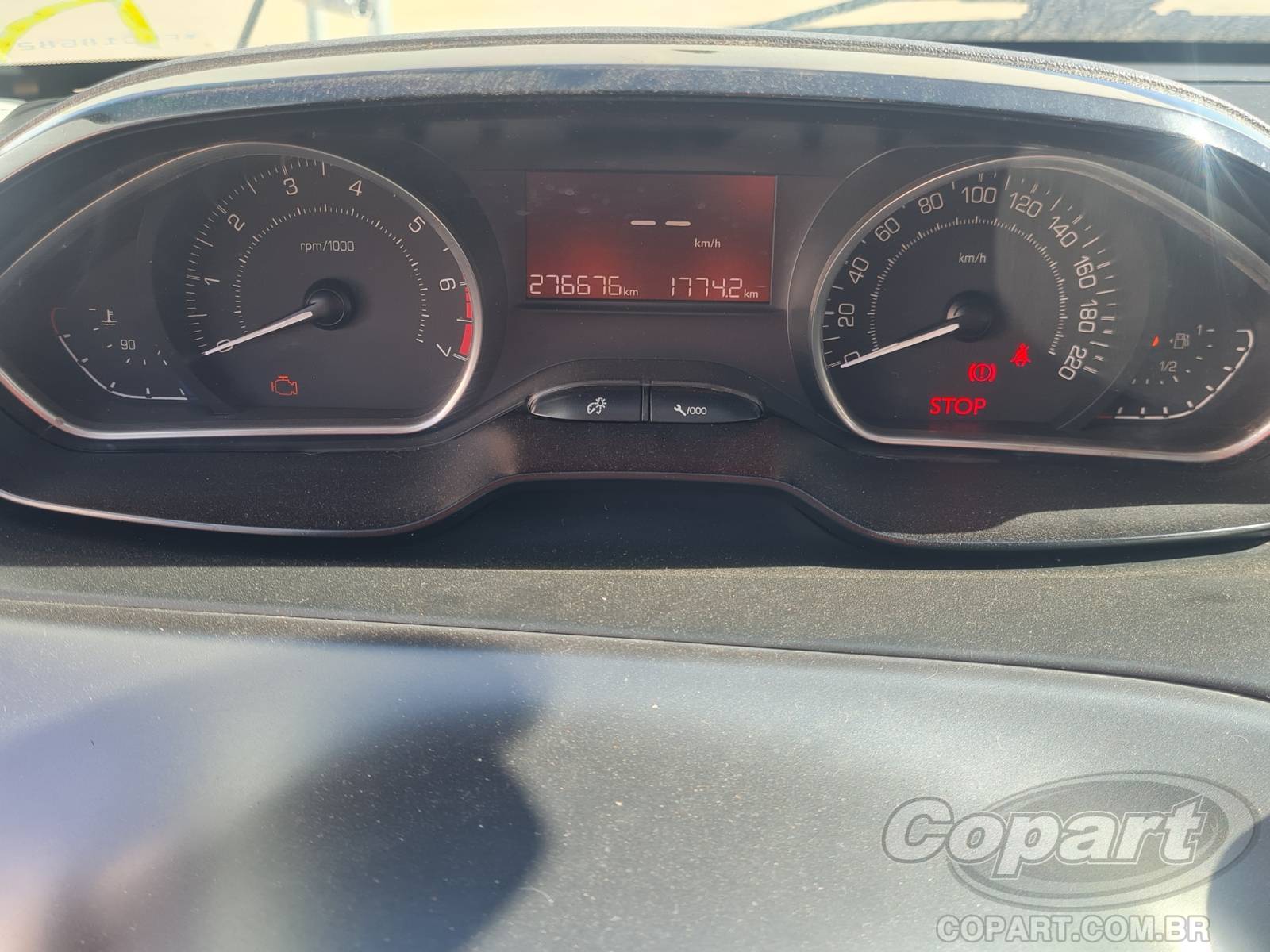 Foto 8 de 13: 2015 PEUGEOT 208