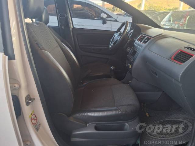 2014 VOLKSWAGEN FOX 