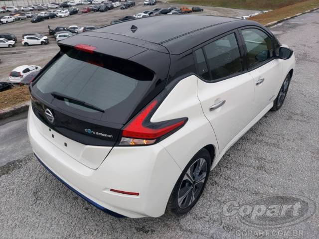 2022 NISSAN LEAF 