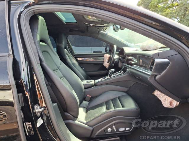 2018 PORSCHE PANAMERA 