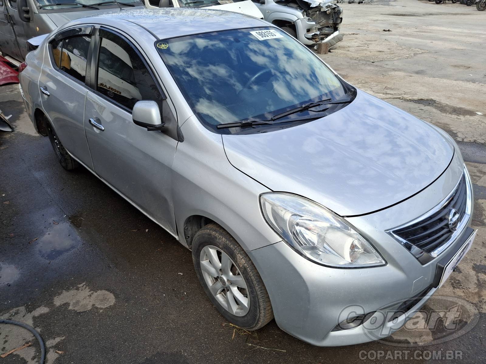 Veículo Nissan Versa Nissan Versa SL 1.6 16V 2013 Colisão Média Monta 2013 em leilão