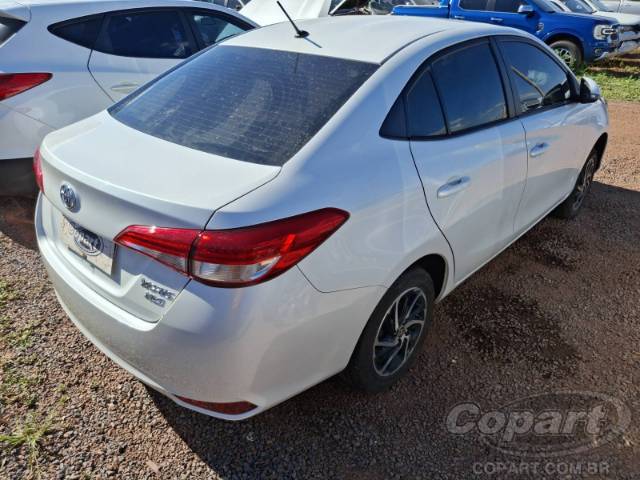 2025 TOYOTA YARIS SEDA 