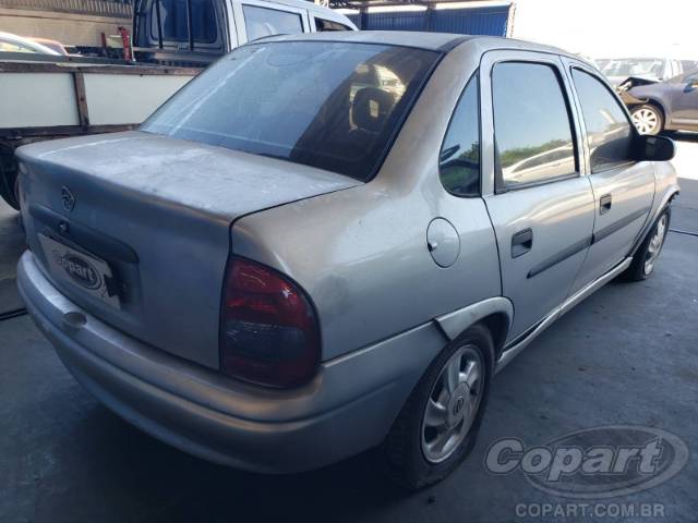 2001 CHEVROLET CORSA SEDAN 