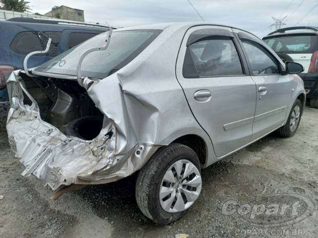 2015 TOYOTA ETIOS SEDA 