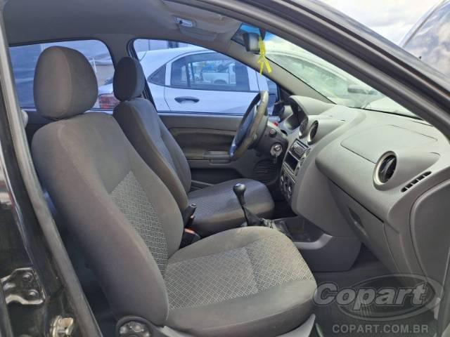 2006 FORD FIESTA SEDAN 