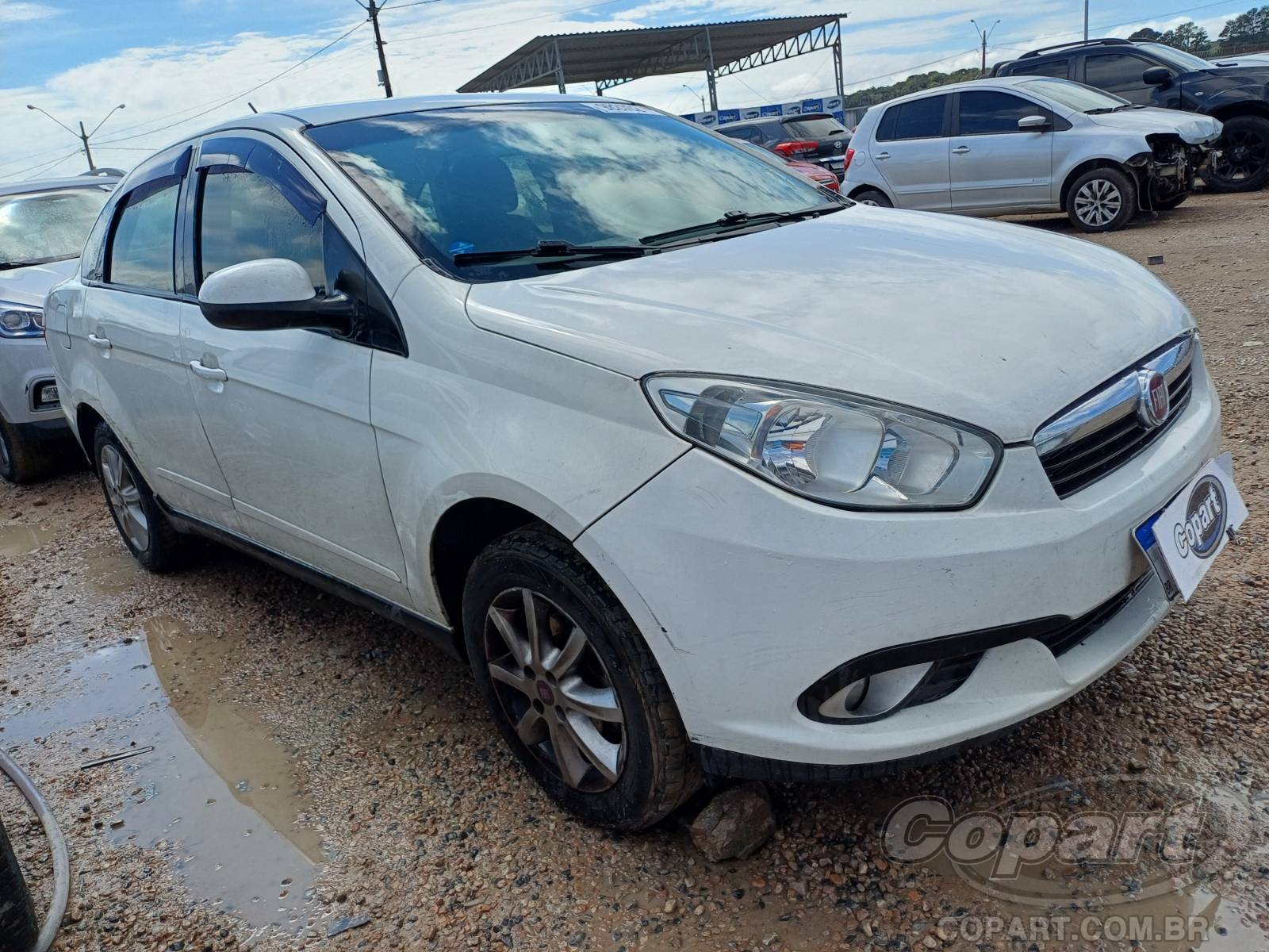 Veículo Fiat Grand Siena Fiat Grand Siena Attractive 1.4 Evo 2013 Colisão Média Monta 2013 em leilão