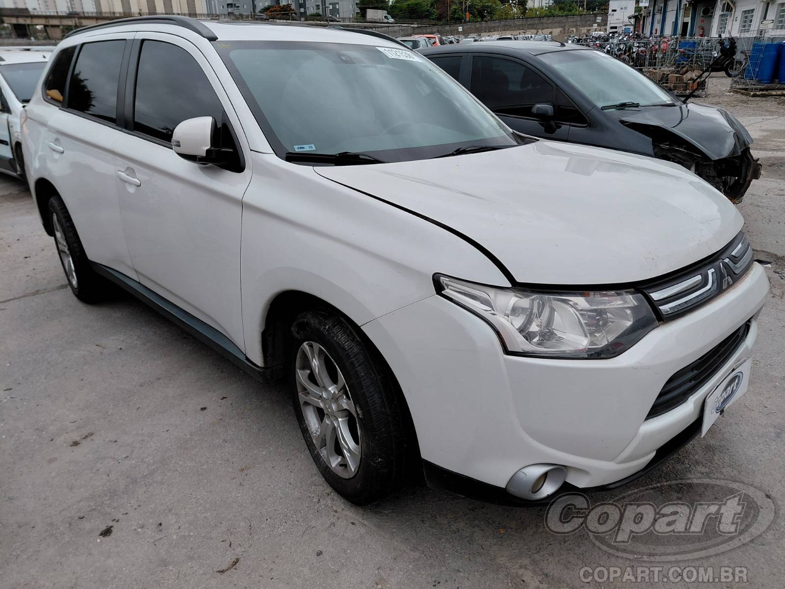 Veículo Mitsubishi Outlander MITSUBISHI OUTLANDER 2015 SUV Grandes 2015 em leilão
