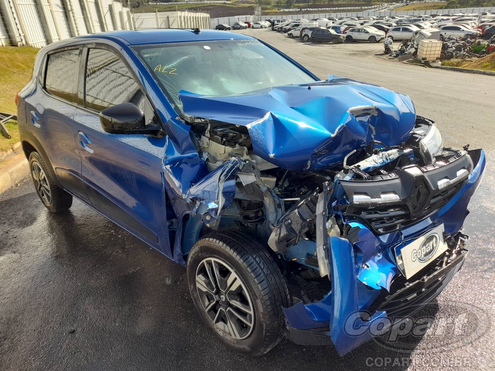 Veículo Renault Kwid 2022 RENAULT KWID Kwid Intense 1.0 SCe FLEXIVEL ALCOOL/GASOLINA 2023 em leilão