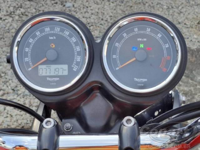 2015 TRIUMPH BONNEVILLE 