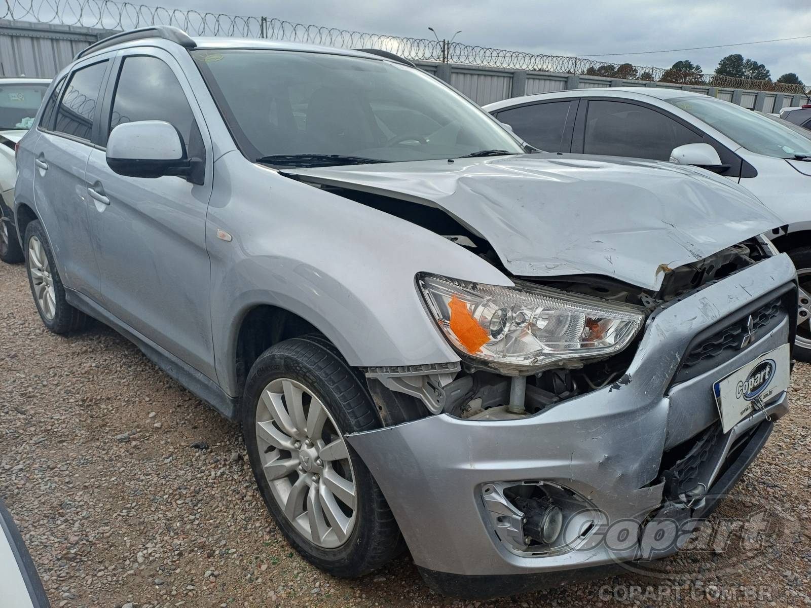 Veículo Mitsubishi ASX Mitsubishi ASX CVT 2.0 16V MIVEC 2016 Colisão Frontal 2016 em leilão
