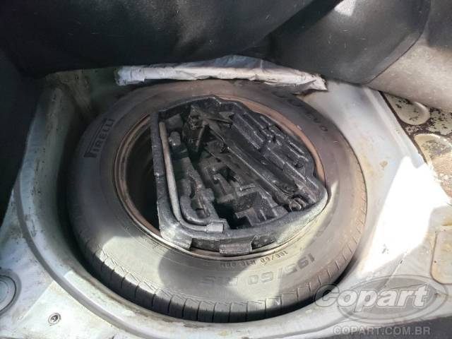 2011 VOLKSWAGEN FOX 