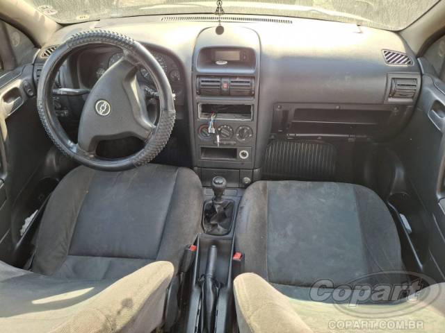 2001 CHEVROLET ASTRA SEDAN 
