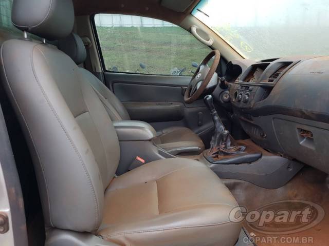 2015 TOYOTA HILUX CS 