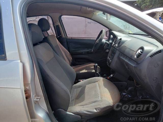2010 VOLKSWAGEN VOYAGE 