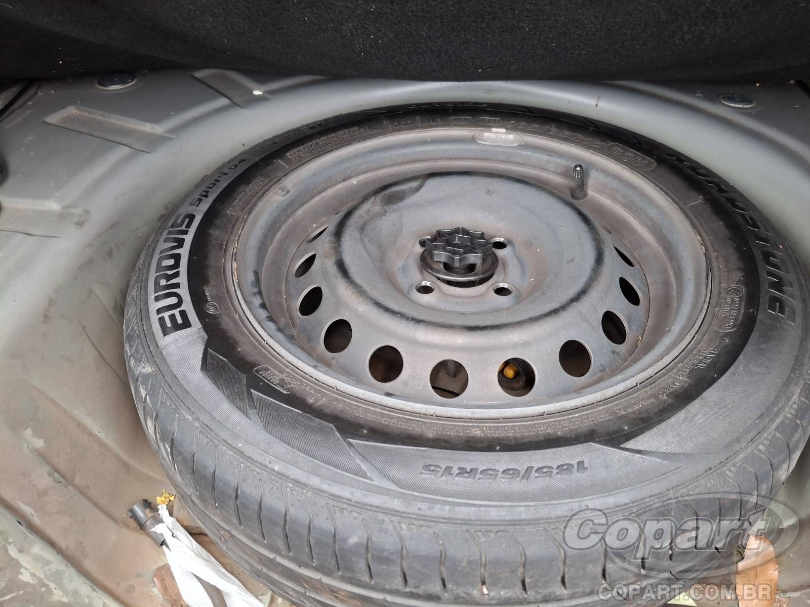 Foto 10 de 15: 2015 RENAULT LOGAN