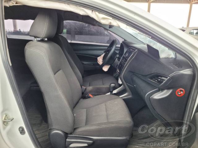 2024 TOYOTA YARIS SEDA 