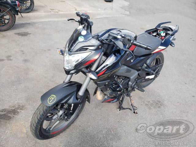 2025 BAJAJ DOMINAR 